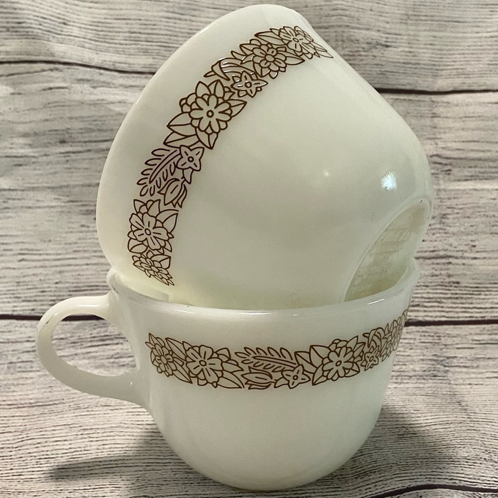 PYREX WOODLAND BROWN COFFEE TEA CUPS SET OF 2!